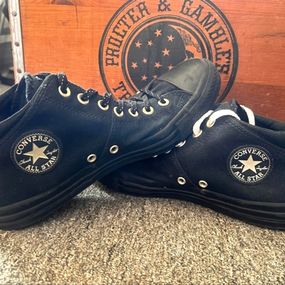 Woman's size 10 mid top converse
